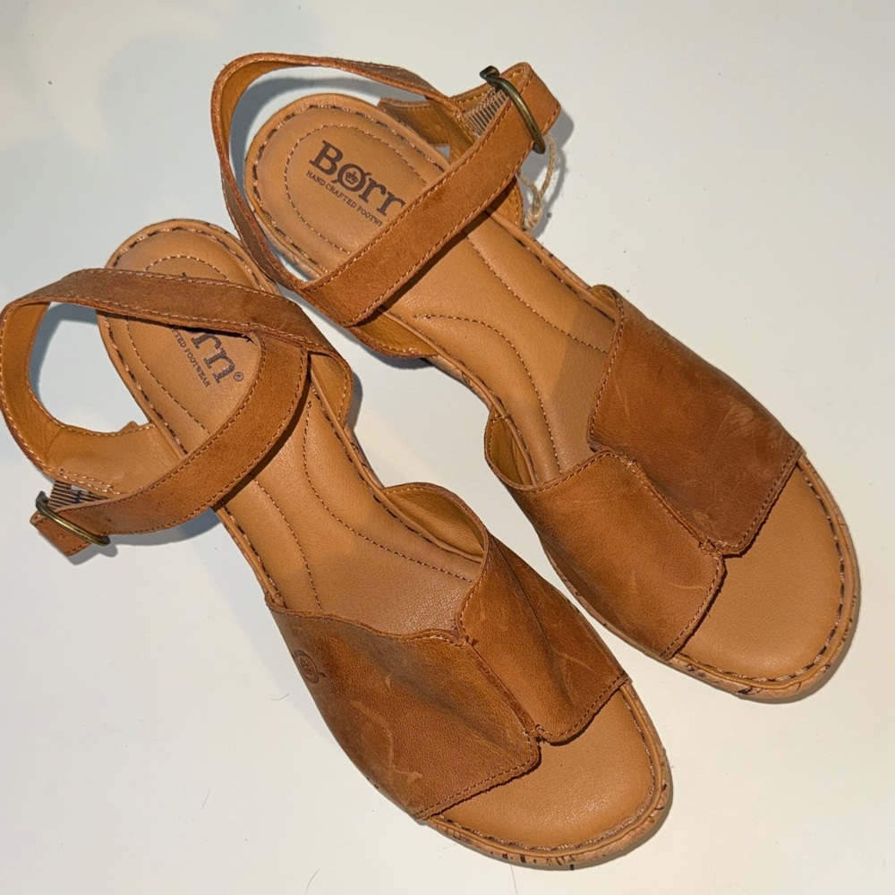 NWOT Born Agnio Ankle Strap Leather Cork Wedges Women's Tan Leather Sandals 9